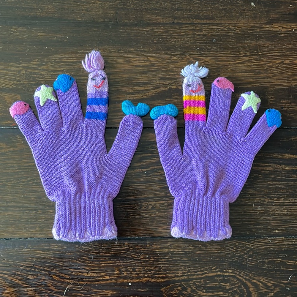 Kidorable cute purple gloves